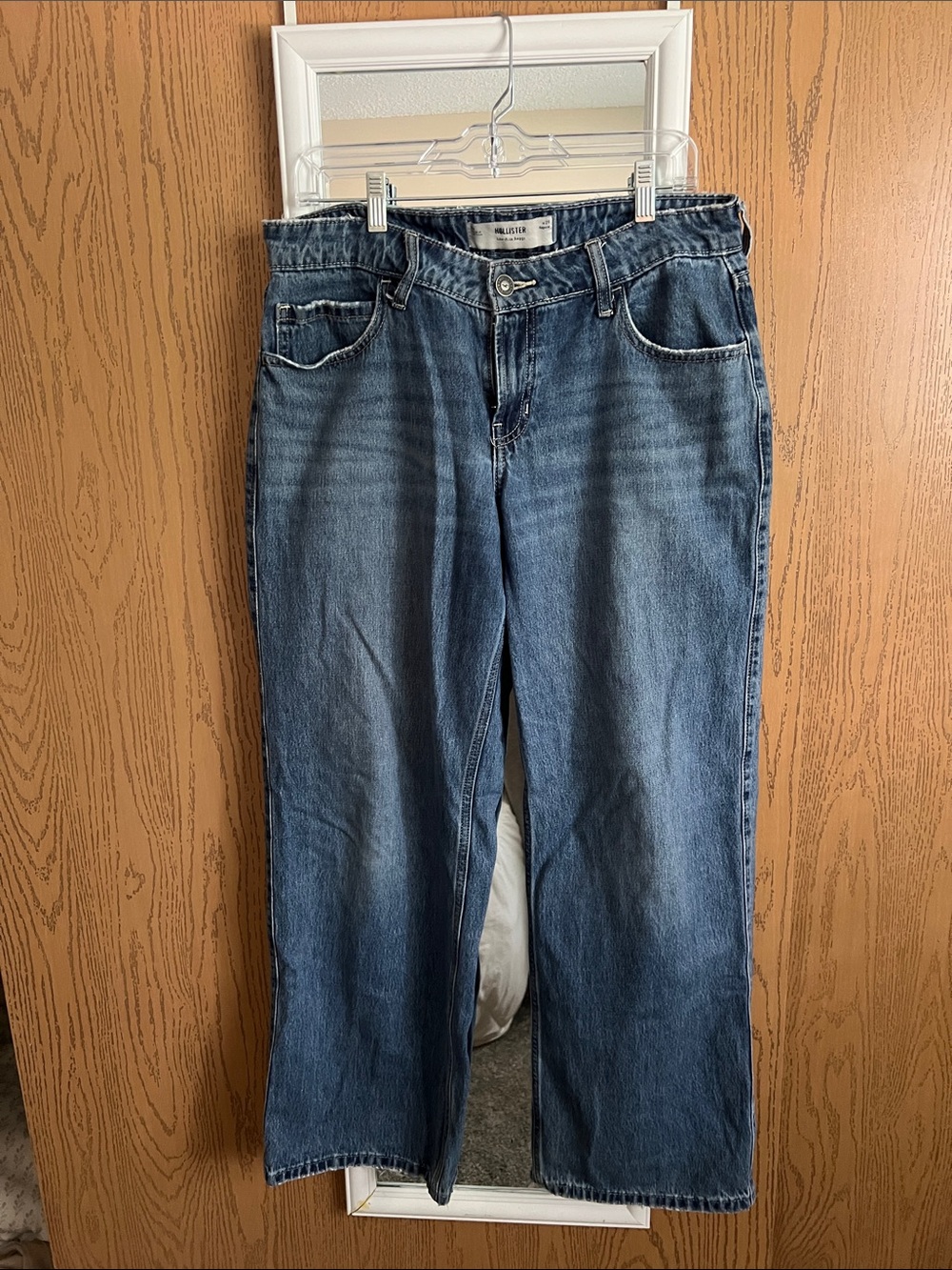 Hollister Low-Rise Baggy Jeans in Medium Blue Wash